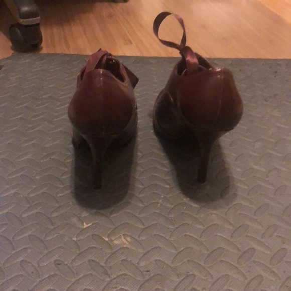 Brand new ladies, oxford style high heel - Picture 4 of 7